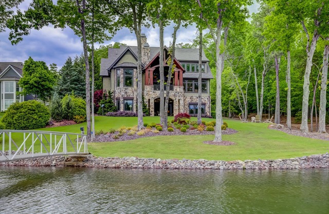 Expansive lakefront home with high-speed WiFi, pool table & central AC