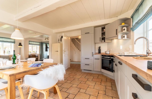 "Experience an unforgettable vacation in the old schoolmaster's house in Oevenum!"