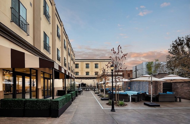 Experience Soothing Moments & Luxury! Spacious 1BR with Parking, Pets Allowed!