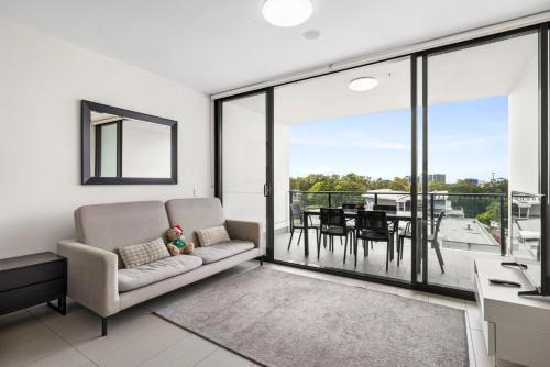 Experiencing Uni Life 2BR Kelvin Grove Parking