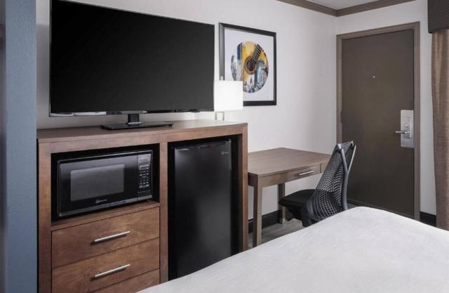 Explore Austin’s Attractions Easily w/a Quiet Travis Heights Room Stay