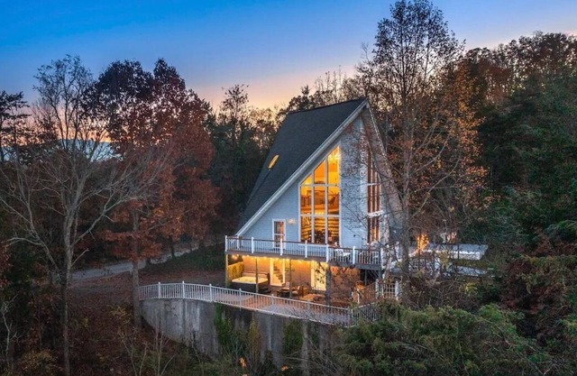 Exquisite Hilltop Chalet with a Cozy Hot tub and Game Room