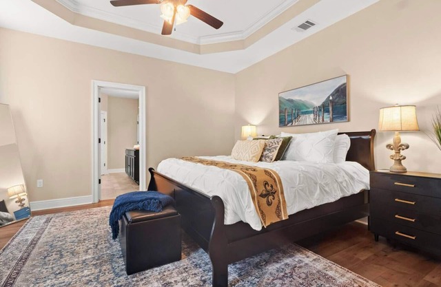 Extended Stay with Fast WiFi, 2 Luxurious King Beds | Business Ready + Pet Friendly | Garage Parking