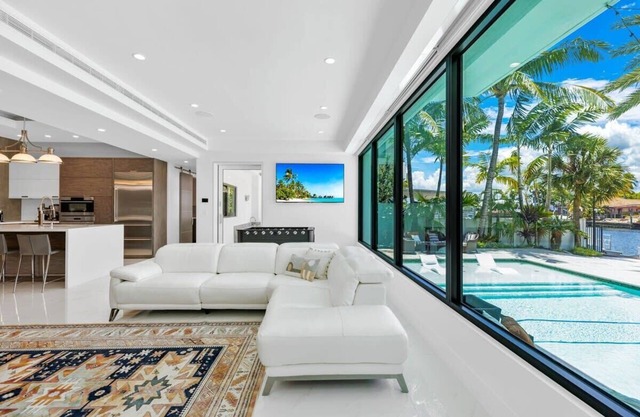 Extravagant 4 bedroom Villa with pool