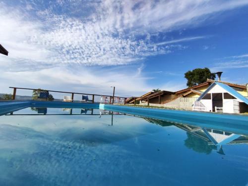 Férias com Piscina e Diversão, Reserve a Chácara Delira!