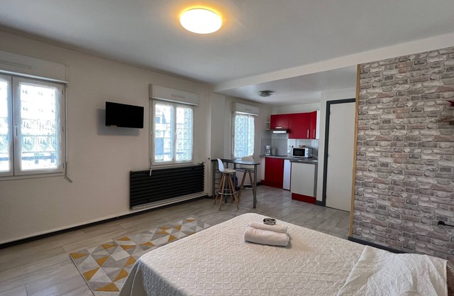 F1, 27 M2 near the port and the beach