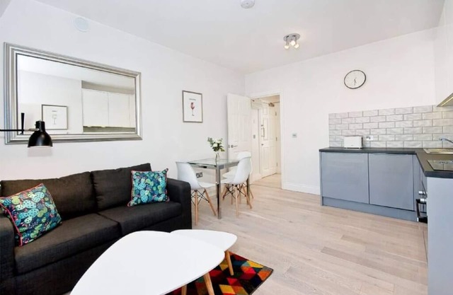 F6G Soho 1 Bed with Sofa bed and Wifi sleeps 3