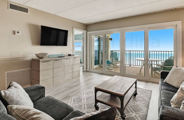 F7 Amelia South 2 Bedroom Condo by Redawning