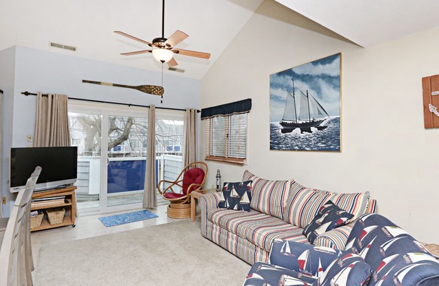 F728E: 3BR+loft East of the Sun condo | Community pool too!