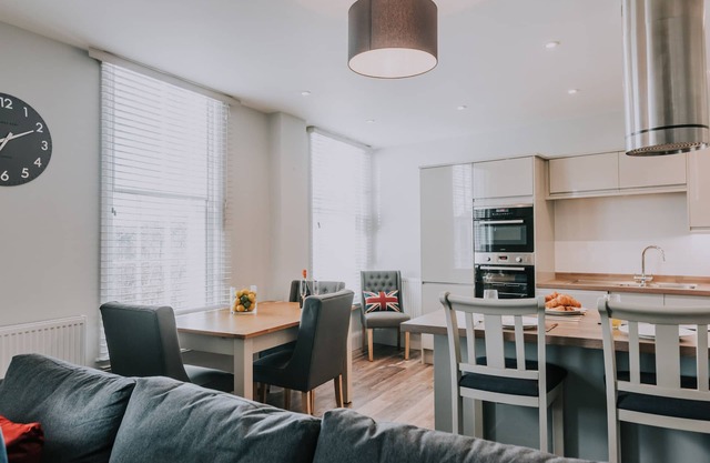 Fab 2B Town Centre apt w/pkg Cavendish Hse Windsor