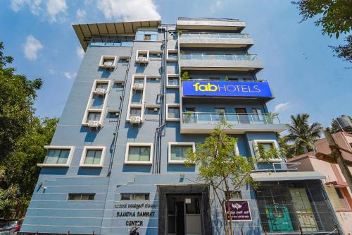 FabExpress Metro Suites - Nr ESI Hospital