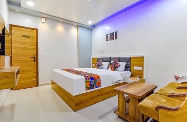 Fabhotel Dev Palace