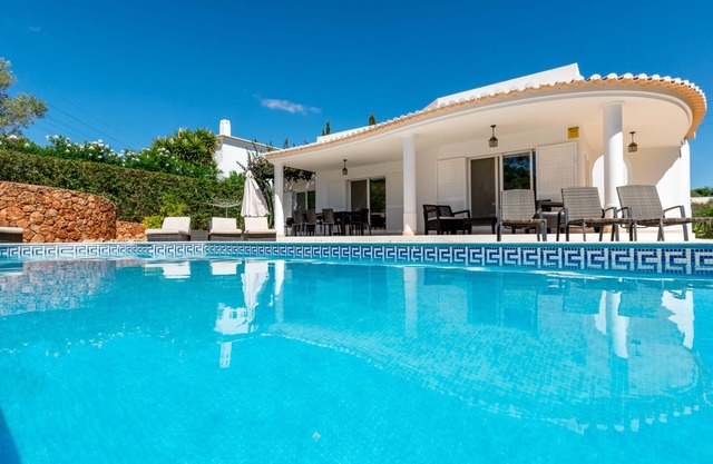 Fabulous 4 Bed Villa on Clube Albufeira with Private Heated Pool, WIFI, and AC.
