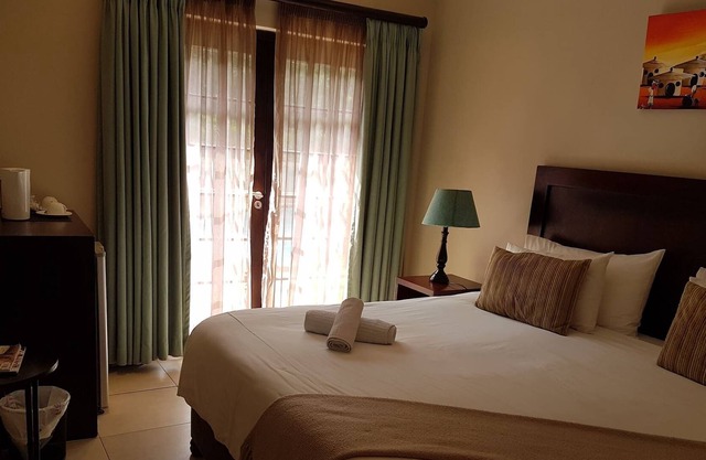 Fairview Bed And Breakfast - Double Bedroom 3