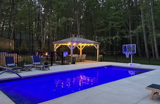 FALL SALE! Lux w. Private Heated Pool| Hot Tub |Sleeps 12 | King beds