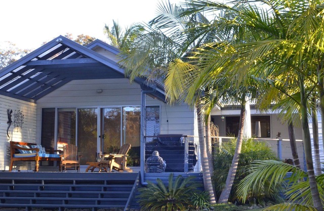 Family and Pet Friendly HUGE lounge, garden and balcony. Great space to chill.