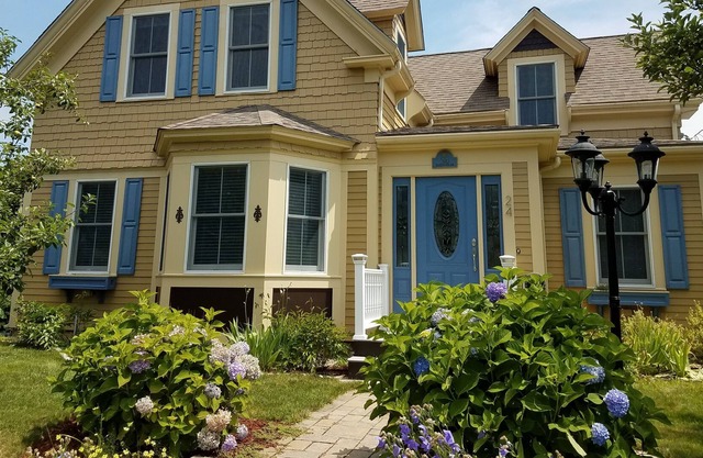 FAMILY FRIENDLY, SHORT WALK TO THE BEACH, CAPE COD CANAL, RESTAURANTS, & MORE.