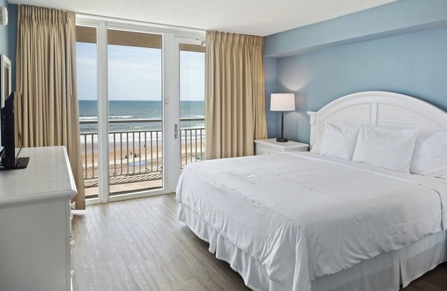 Family-Friendly 2BR Oceanfront Condo – Balcony, Pool, Kitchen & Steps to Beach