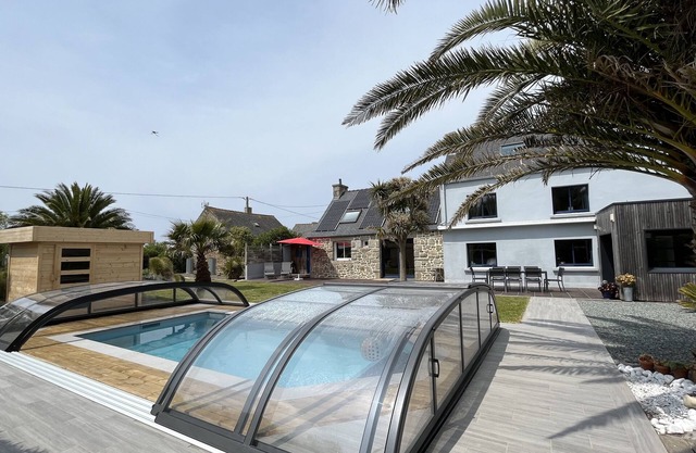 "Family-Friendly House with Heated Pool & Private Garden – Close to the Beach"
