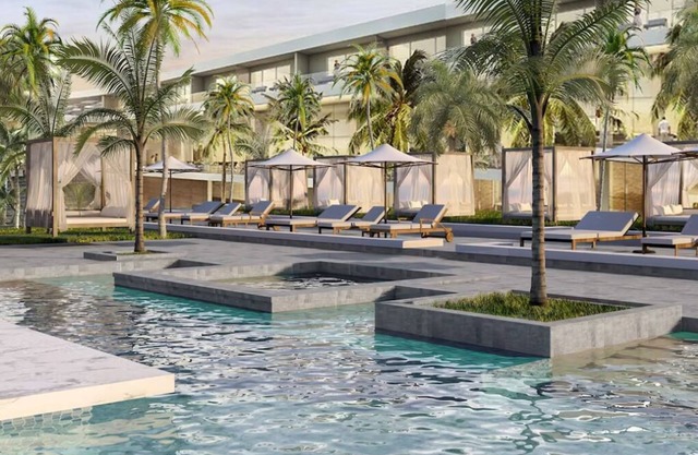 Family-Friendly Luxury Suite with Splash Zone, Kids Club & Beach Access