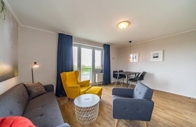Family-friendly vacation apartment close to the beach with balcony and North Sea view - Hus