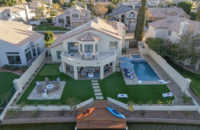 Family Fun Lakefront, Htd Pool, Spa, Putt Green, Kayaks, Covered Patio w/TV, Indoor Games