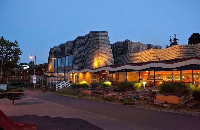 Family Getaway! Outdoor Pool, Parking, Pets Allowed, Near Ted's Tree Park!