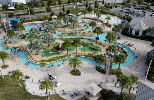 Family Place With Gorgeous View 4 Miles to Disney