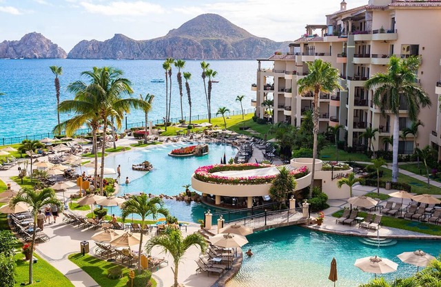 Family Thanksgiving Luxury in 3Bd Presidential Penthouse on Cabo's Medano Beach