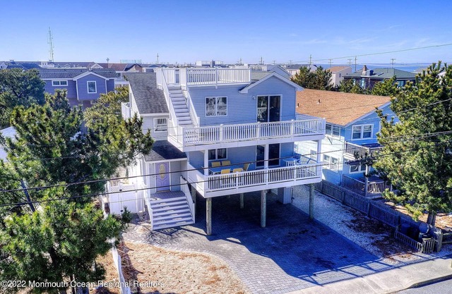 Fantastic Beach Block House With Heated Pool!