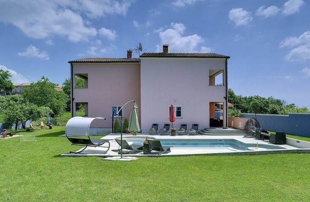 Fantastic villa with private pool, sauna and gym