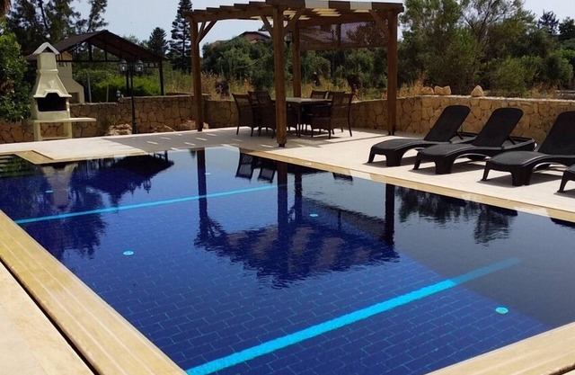 Fantastic villa with spectacular pool and views, free WiFi, 5 mins from beach.
