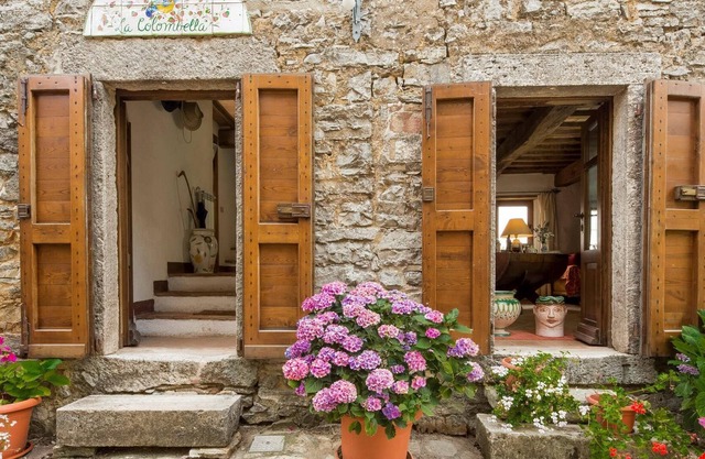 Farmhouse - Country - House La Colombella Blue Room