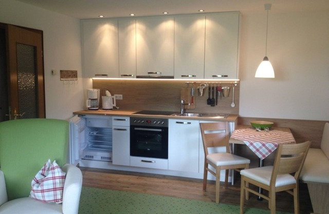 Ferienwohnung Nr. 2 Kehlsteinblick, 1 bis 2 Personen, 45 qm, 1 Schlafzimmer, Wohnküche und Balkon