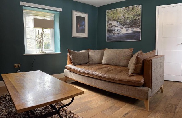 Fernlea Mews, luxury 2 bed 2 bath holiday home, central Richmond, Swaledale