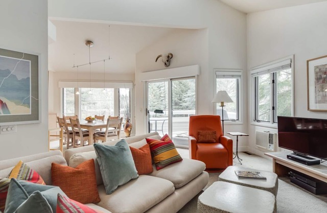 Festive Dates Available! Bright Townhome with Mountain Views; Two Blocks to Ski Lift
