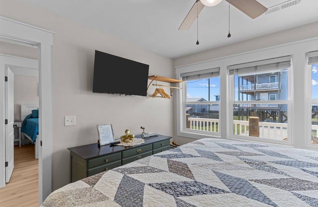 Field of Dreams #177 - 3BD Beach Cottage, Pet-Friendly & Steps from the Ocean