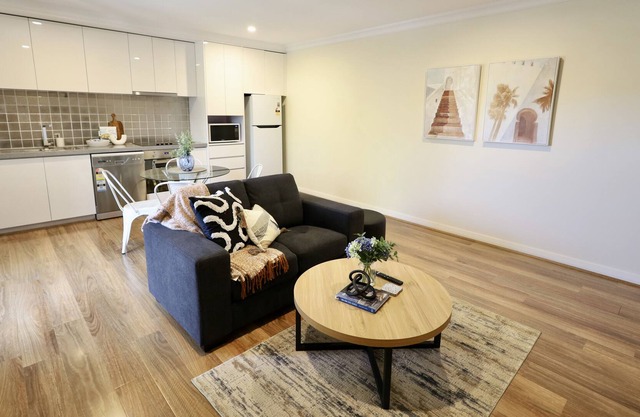 Fine Stay in Midland sleeps 2