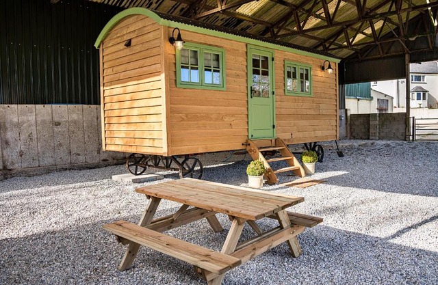 Finest Retreats - The Shepherd's Hut at Northcombe Farm