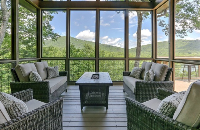 Fireside Sips, Soothing Hot Tub Soaks, Hiking Trails, Lakeside Dining & Scenic Golf - Field of Stars