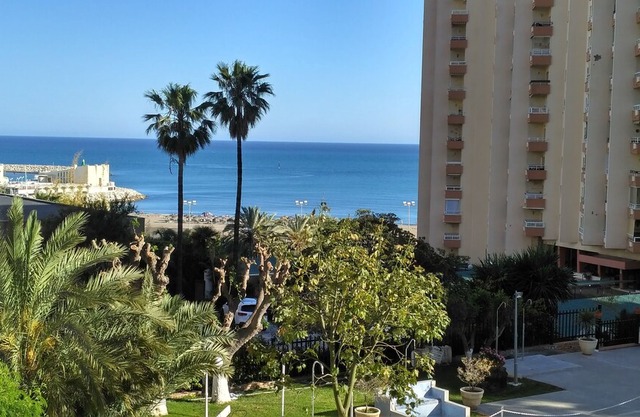 First line beach, pool, wifi, air conditioning, Netflix, smartv 49