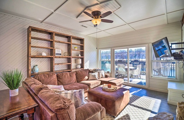 'Fish House' w/Deck, Fire Pit & River Views