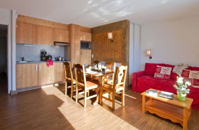 Fitness, swimming pool, parking, tv, 34-38m², Autrans