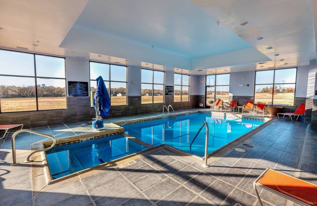 Flag Point Inn & Suites Pratt by FairBridge