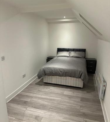 Flat 10 - Epsom High Street