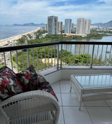 Flat na Barra com Vista Deslumbrante para o Mar