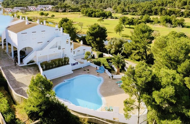 FLAT Surrounded by nature, with pool , and beach