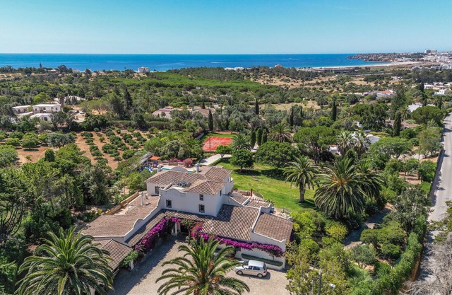 Flores – exclusive 5-bed villa with private pool & stunning seaviews