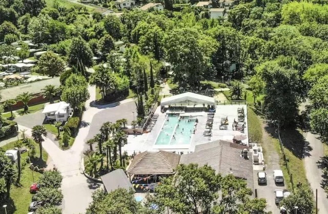 Flower Camping de la Corniche **** - Hiking tent 6m² - 1 bedroom, without toilets 2 people