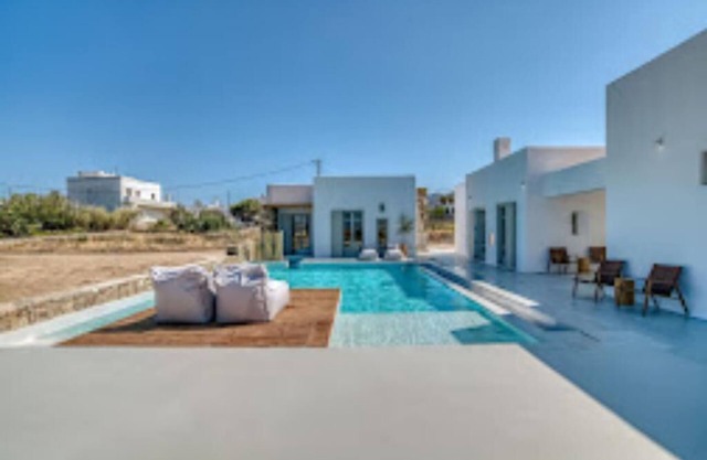 For travelers who wish to get to know Paros and the island's hidden treasures.n